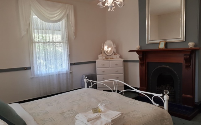 Plynlimmon -The Heritage Cottage at Kurrajong – Guest Rooms – Sydney