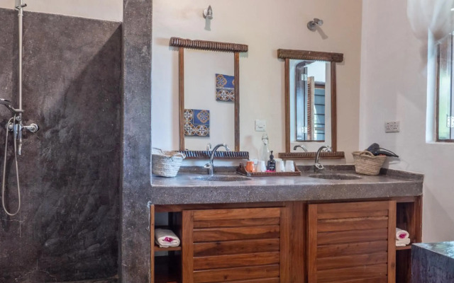Raha Lodge