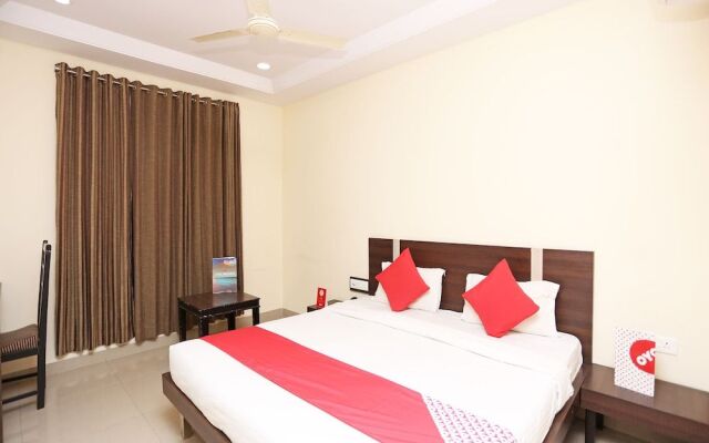 OYO 22040 Hotel Central Plaza