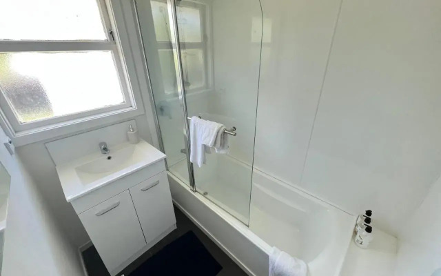 Spacious 3 BR near skyline-5 min walk