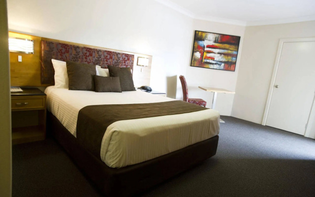 Noah's Mid City Motor Inn