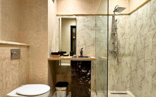 The Tropical Luxury 2BR City Centre Retreat
