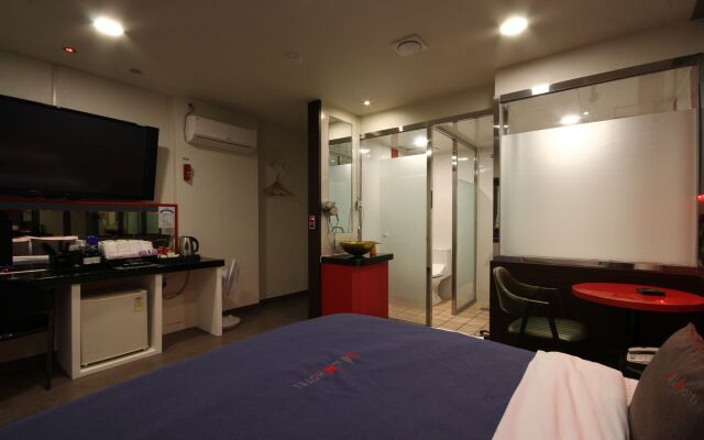 The M Hotel
