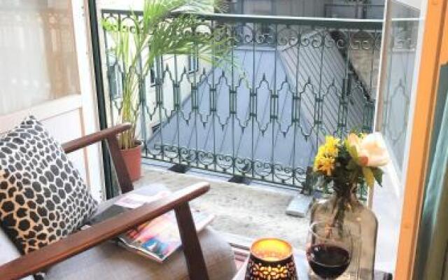 Charming Chiado 2Bedr W/Balcony And View