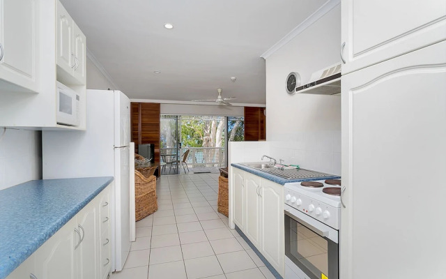 Hibiscus On Palm Cove at Marlin Waters