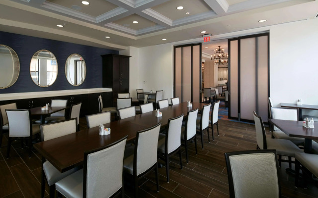 Embassy Suites Louisville Downtown