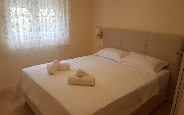 Apartments Leone