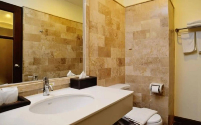 Kamala Beachfront Apartment