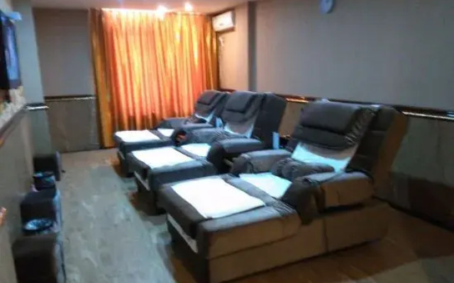 Huayi Business Hotel