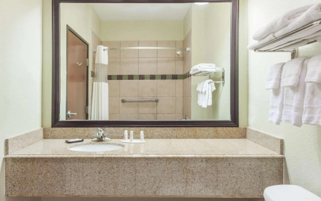 Grander Inn & Suites