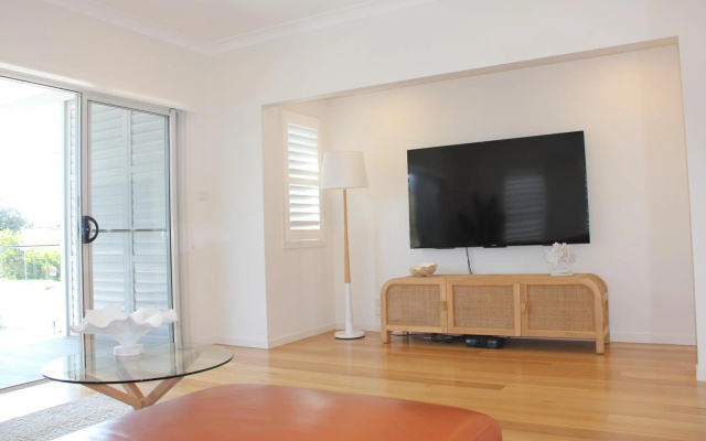 Ayada Villa - Pet Friendly - 1 Min to Beach – Guest Rooms – Culburra Beach