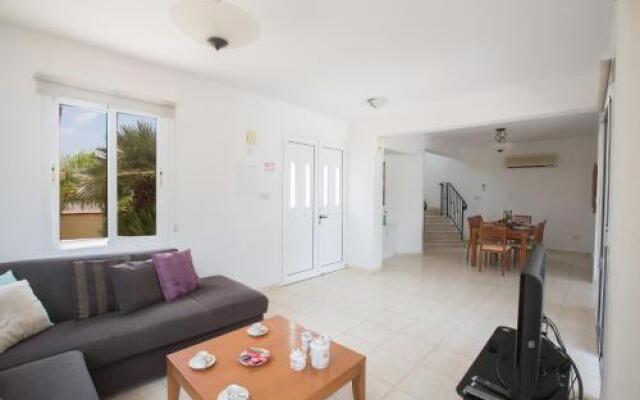 Holiday Home 3 Bedrooms 1 Bathroom - Pernera