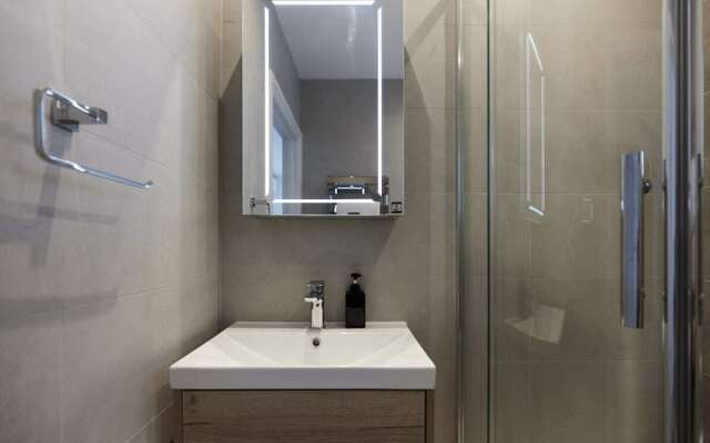 The Wembley Park Gem - Lovely 2bdr Flat With Balcony