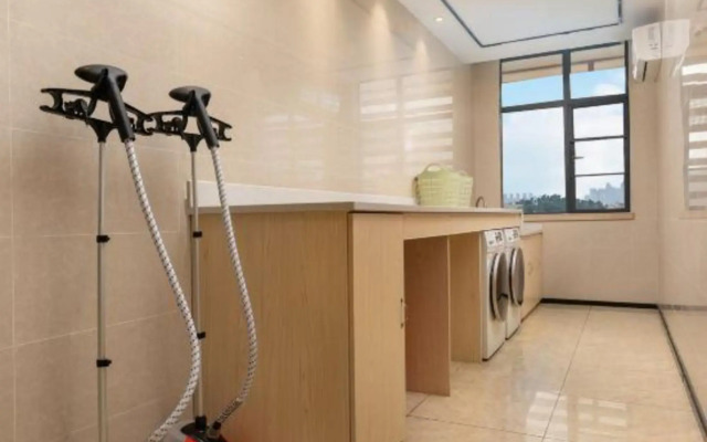 Yuanlong Hotel (Zhuhai Nanshui Bus Station)