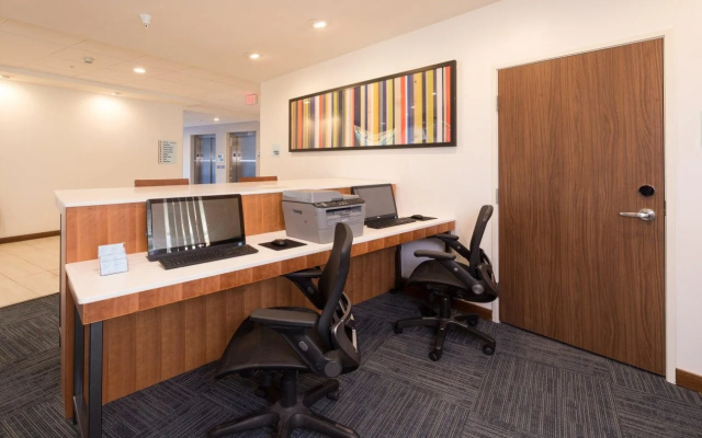 Holiday Inn Express and Suites Kalamazoo West by IHG