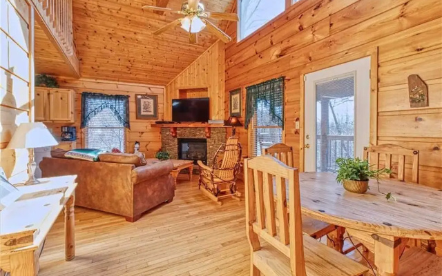 Hummingbird Hideaway - One Bedroom Cabin