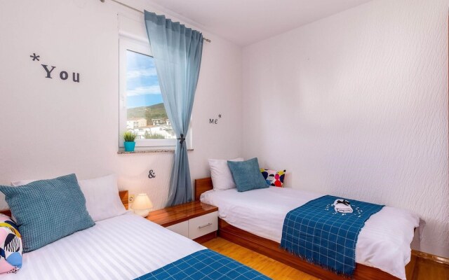 Modern Ground Floor Apartment With Private Terrace and Jacuzzi