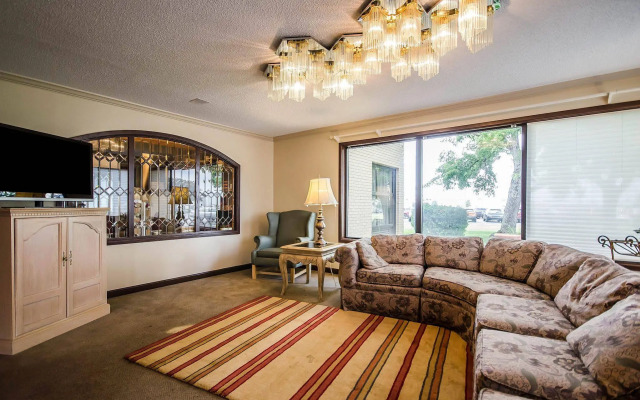 Clarion Inn & Suites
