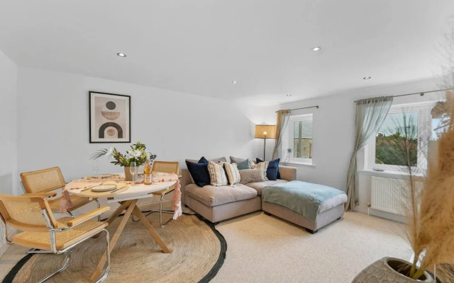 Perfect Location, dog Friendly Beautiful Home
