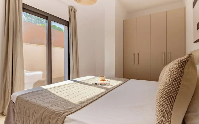 Sanders River Plaza Limassol Apartment