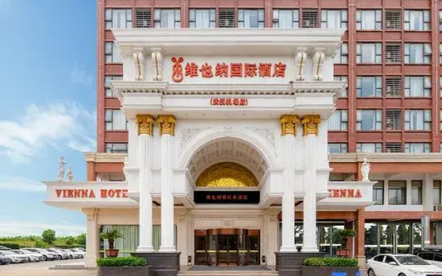 Vienna International Hotel (Wuhan Tianhe Airport Panlongcheng Songjiagang Metro Station)