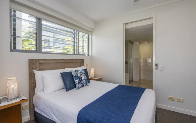 Magnetic Blue Waterfront Apartments