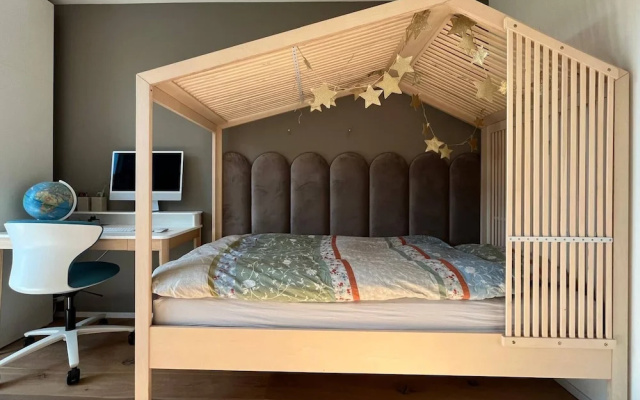 Wonderful Attic Maisonette in Meilen With Stunning Lake Views – Guest Rooms – Meilen