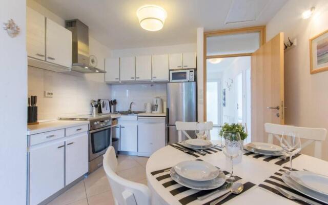 Flora three bedroom apartment. Near beach