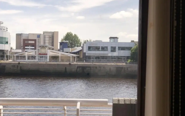 City Centre Suite by the Clyde Lancefield