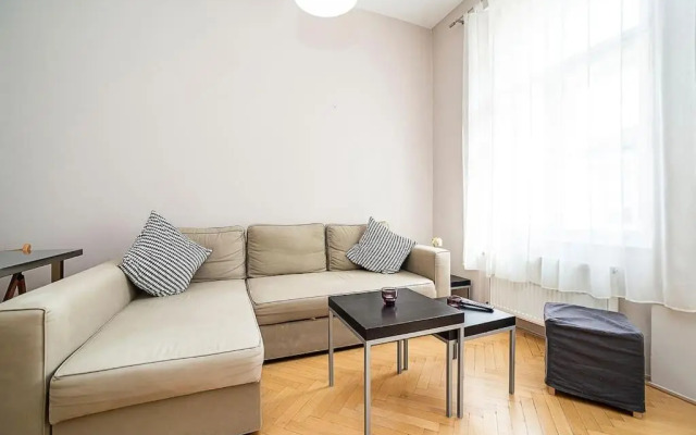 Cozy and sunny apartment in uptown