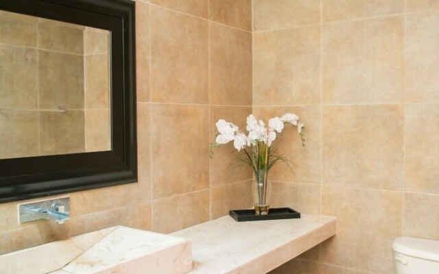 5 BR House with Pool and Private Beach