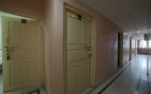 SPOT ON Shraddha Hotel