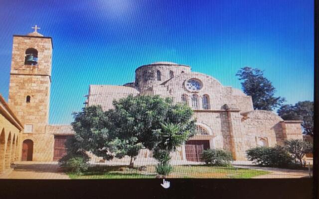SALAMIS HOUSE and FLAT LETS