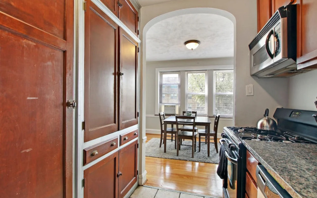 Prime 1BR Apt - Cullom F2