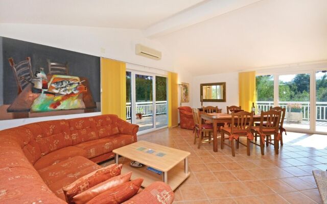 Amazing Home in Vrboska With Wifi and 2 Bedrooms