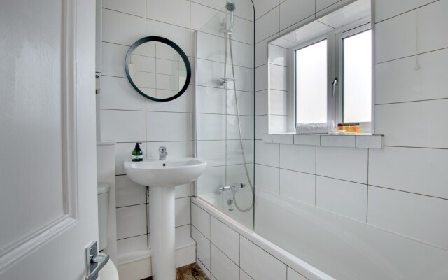 Modern First Floor Newcastle Apartment