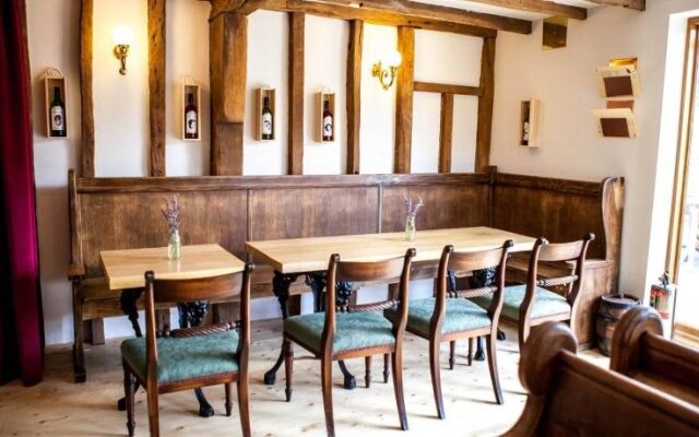 The Horse & Cart Inn