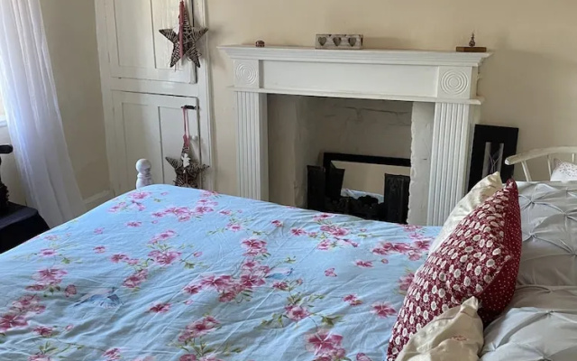 Stunning 2-bed Apartment Above Schooners Bar