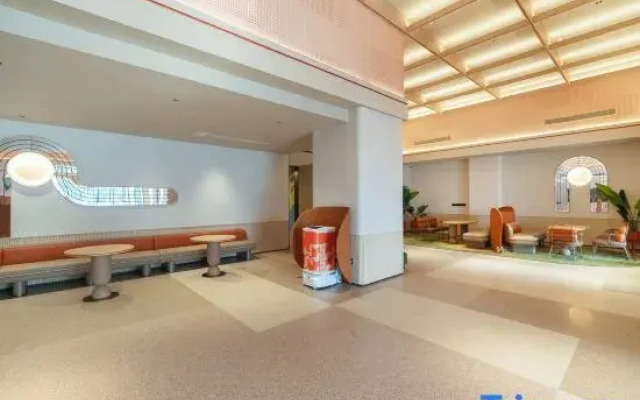 Orange Beihai Railway Station Square Hotel