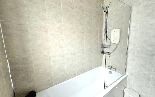 Charming 3-Bed Oasis-free parking
