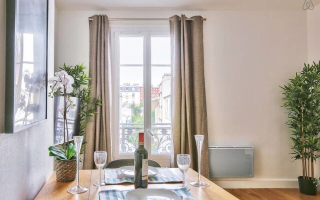 Family Apartment in Buttes Chaumont