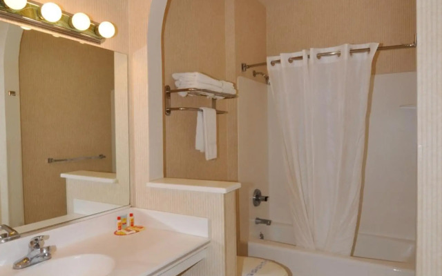 Marinwood Inn & Suites
