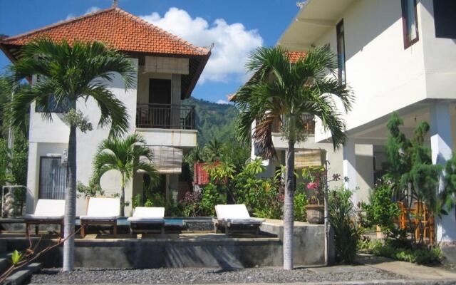 Lucky Paradise Bungalows on The Beach