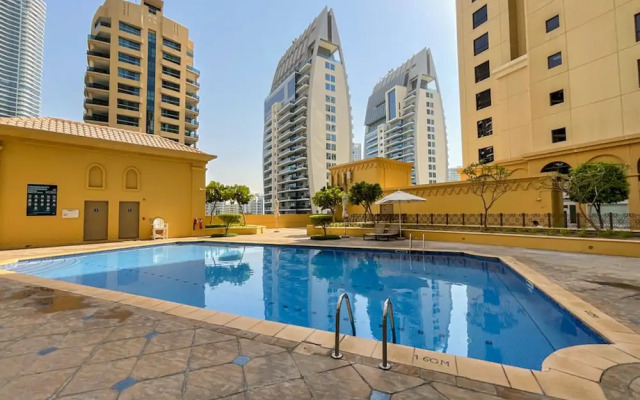 Urban Panda Hostel JBR Dubai