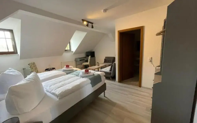 Landhotel Der Distelhof mit Scheunencafé