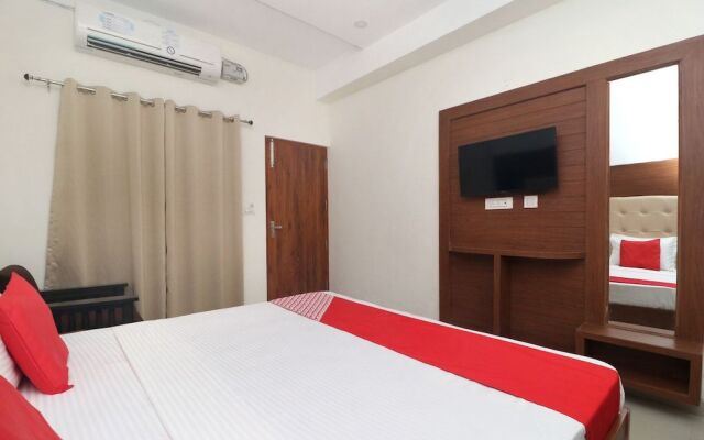 Oyo 18504 Hotel Safari