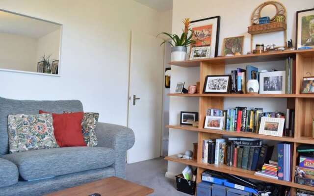 Bright Clapton 2 Bedroom Flat