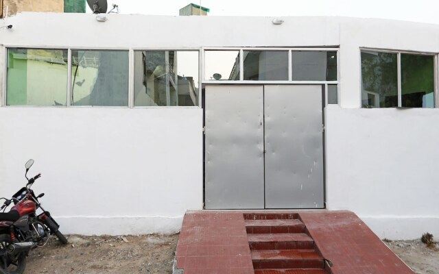 OYO 36700 Moonlight Residency