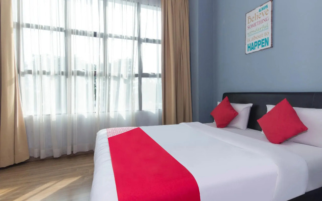 OYO 445 Charisma Hotel