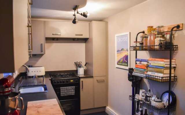 Bright 2 Bedroom Garden Flat in the Heart of Hove